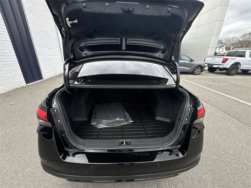 Used 2025 Nissan Versa SR w/ Trunk Package image 19