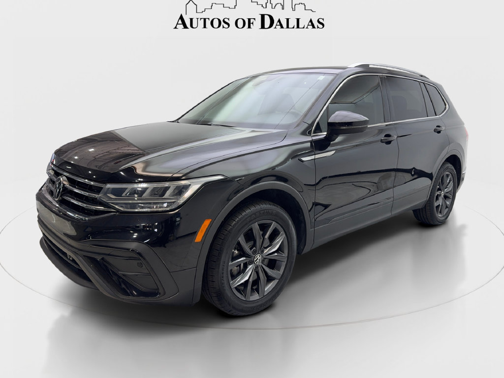 Used 2023 Volkswagen Tiguan SE w/ Panoramic Sunroof Package FWD image 3
