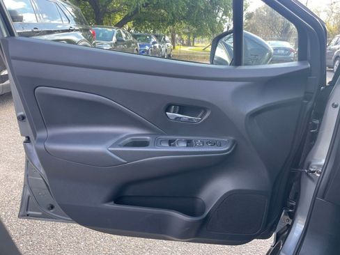 Used 2025 Nissan Versa SV image 10