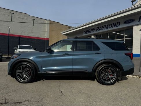 Used 2025 Ford Explorer ST w/ Sun And Sound Package image 5