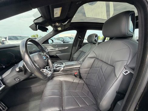 Used 2023 BMW 740i w/ Luxury Rear Seating Package RWD image 9