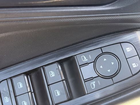 Used 2024 Nissan Rogue S FWD image 19