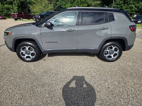 Used 2022 Jeep Compass Trailhawk w/ Trailhawk Elite Group AWD/4WD image 2