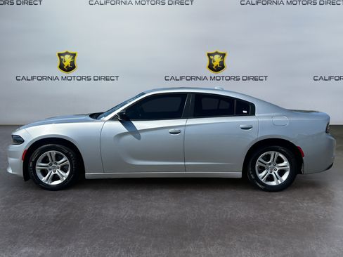 Used 2023 Dodge Charger SXT RWD image 2