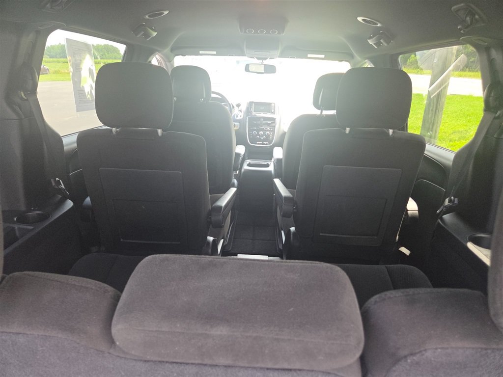Used 2015 Dodge Grand Caravan SXT w/ Blacktop Package FWD image 17