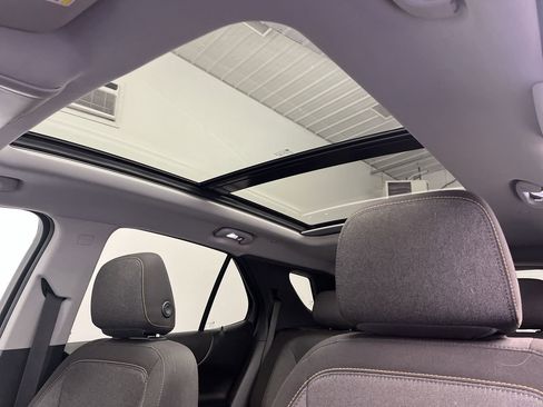 Used 2019 Chevrolet Equinox LT w/ Sun & Navigation Package image 7