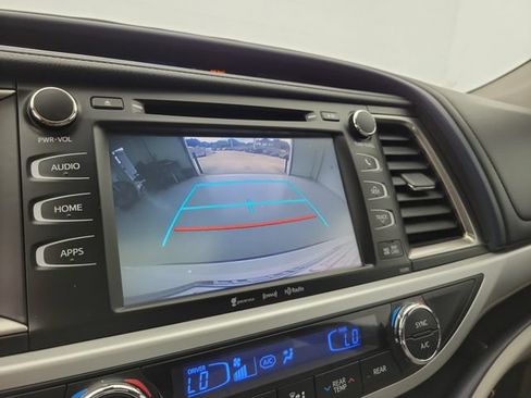 Used 2019 Toyota Highlander XLE FWD image 28