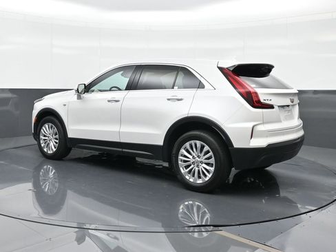Used 2024 Cadillac XT4 Luxury FWD image 2