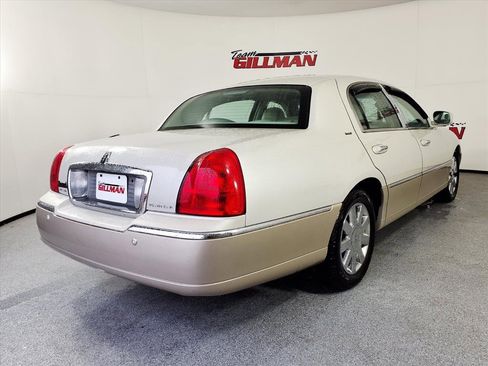 Used 2004 Lincoln Town Car Ultimate image 7