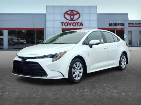 Certified 2025 Toyota Corolla LE FWD image 1