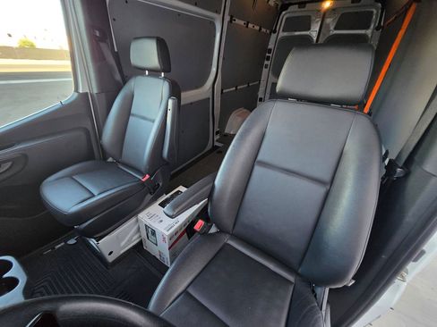 Used 2022 Mercedes-Benz Sprinter 2500 image 6