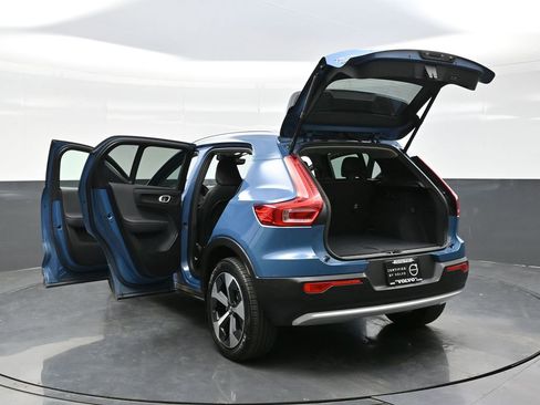 Used 2025 Volvo XC40 B5 Plus image 35