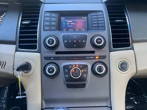 Used 2018 Ford Taurus SE image 11