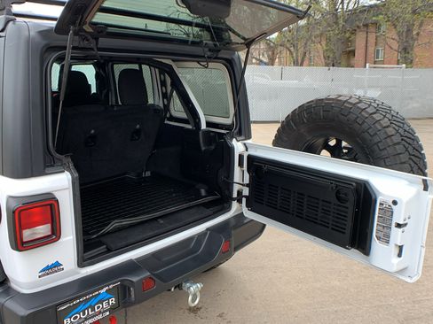 Used 2019 Jeep Wrangler Unlimited Rubicon w/ Cold Weather Group image 25