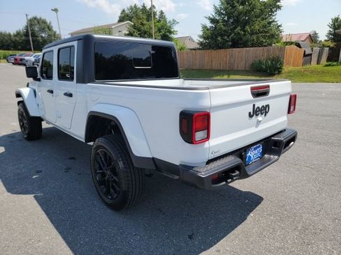 Used 2020 Jeep Gladiator Sport image 4