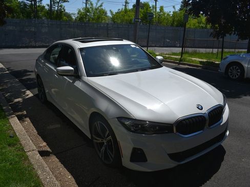 Used 2024 BMW 330i Sedan w/ Premium Package RWD image 4