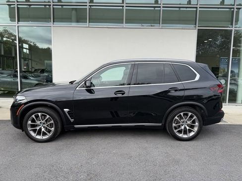 Used 2025 BMW X5 xDrive40i w/ Premium Package image 2