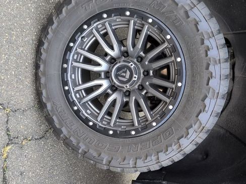 Used 2022 GMC Sierra 2500 AT4 w/ AT4 Premium Plus Package AWD/4WD image 11
