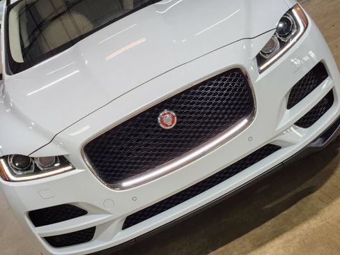 Used 2020 Jaguar F-PACE Premium AWD/4WD image 19
