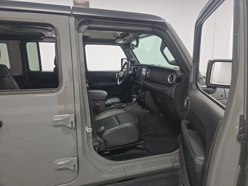 Used 2023 Jeep Wrangler Unlimited Sahara w/ Cold Weather Group AWD/4WD image 9