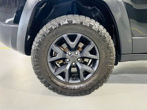 Used 2019 Jeep Cherokee Latitude AWD/4WD image 10