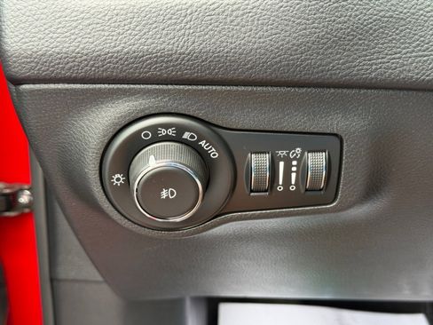 Used 2018 Jeep Compass Limited w/ Navigation Group image 34