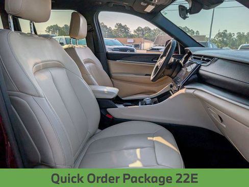 Certified 2025 Jeep Grand Cherokee Limited w/ Black Appearance Package AWD/4WD image 28