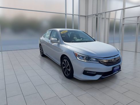 Used 2017 Honda Accord EX-L image 2