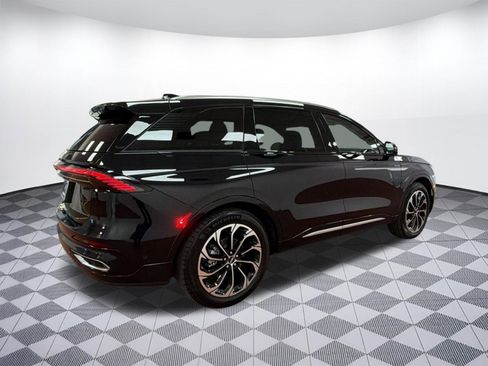 Used 2024 Lincoln Nautilus Reserve w/ Equipment Group 203A image 8