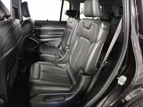 Used 2022 Jeep Grand Cherokee L Limited w/ Luxury Tech Group II AWD/4WD image 22