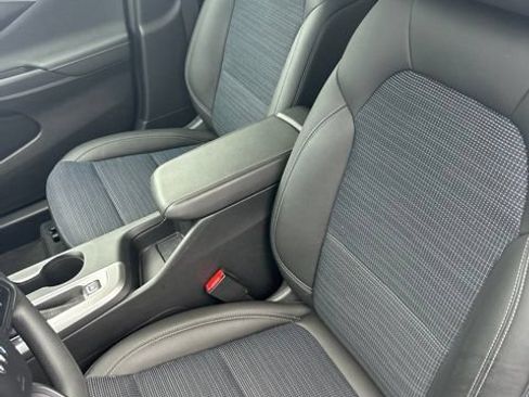 Certified 2025 Buick Envista Preferred FWD image 8