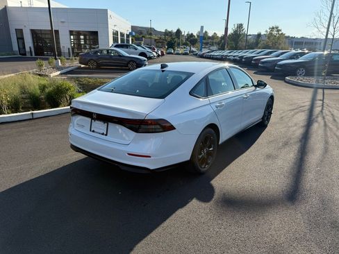 New 2025 Honda Accord SE image 5