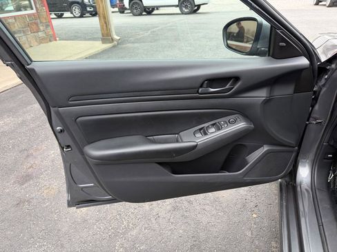 Used 2023 Nissan Altima 2.5 S image 11
