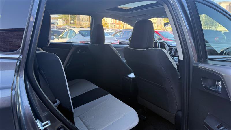 Used 2016 Toyota RAV4 XLE FWD image 14