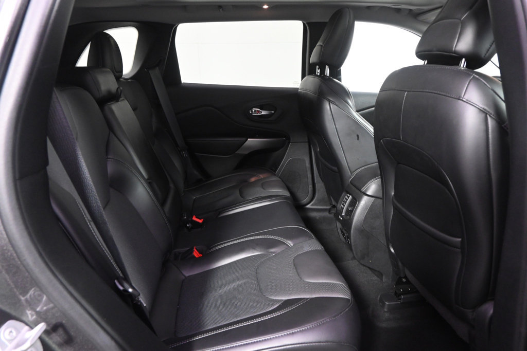Used 2019 Jeep Cherokee Limited AWD/4WD image 18