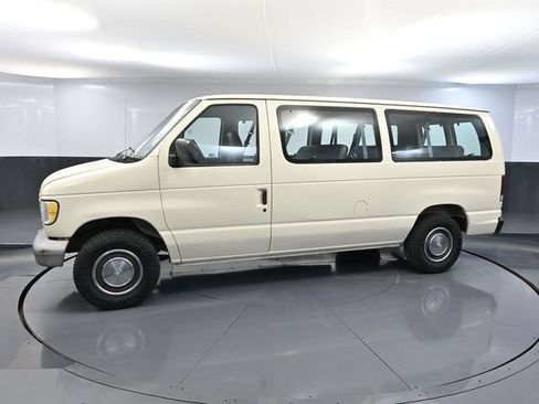 Used 1995 Ford E-150 and Econoline 150 Club Wagon RWD image 9
