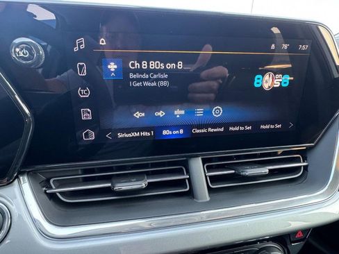 New 2025 Chevrolet Trax LT w/ Sunroof Package image 13