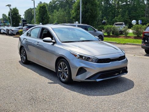 Used 2024 Kia Forte LXS FWD image 4