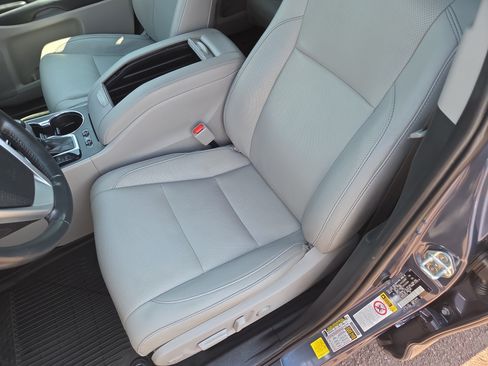 Certified 2019 Toyota Highlander Limited AWD/4WD image 13