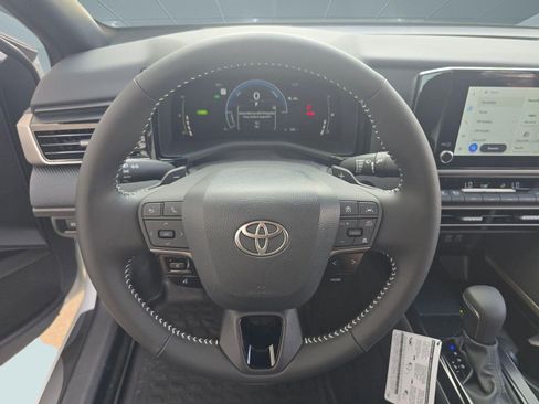 Used 2026 Toyota Camry SE w/ Convenience Package FWD image 4