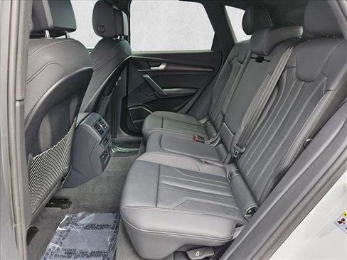Certified 2025 Audi Q5 e Premium Plus w/ Premium Plus Package AWD/4WD image 24
