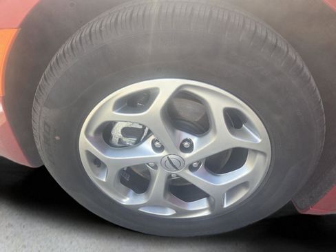 Used 2024 Chrysler Pacifica Limited w/ Uconnect Theater Family Group image 28