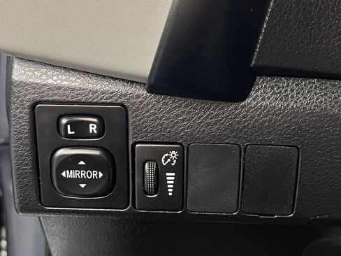 Used 2018 Toyota Corolla LE FWD image 11