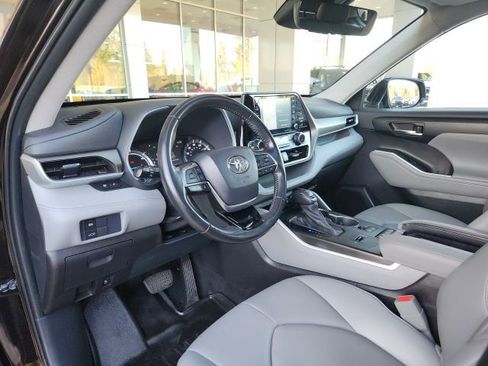 Certified 2021 Toyota Highlander XLE image 15
