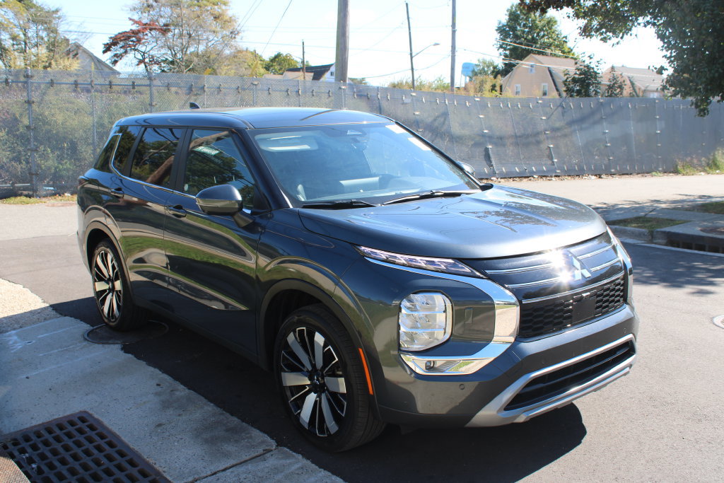 Used 2025 Mitsubishi Outlander SE AWD/4WD image 4