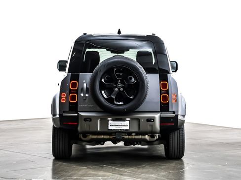 Used 2024 Land Rover Defender 110 X-Dynamic SE image 4