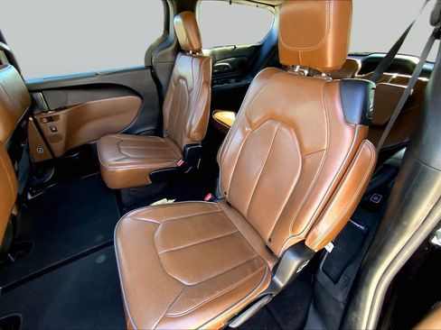 Used 2019 Chrysler Pacifica Limited FWD image 28