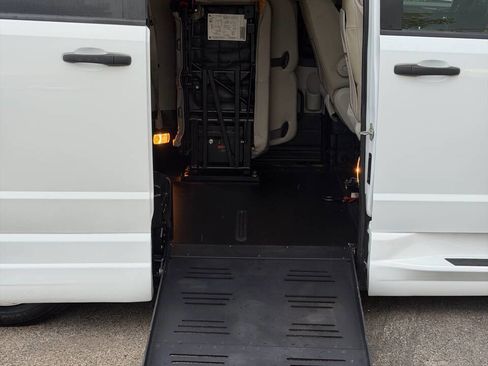 Used 2019 Dodge Grand Caravan SE w/ Power Convenience Group I FWD image 11