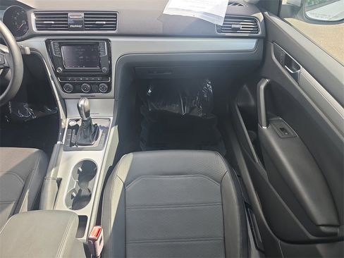 Used 2019 Volkswagen Passat 2.0T Wolfsburg w/ Wheels & Sunroof Package image 14