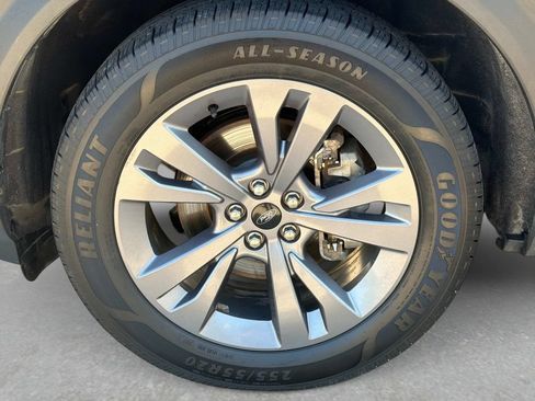 Used 2023 Ford Explorer XLT w/ Equipment Group 202A AWD/4WD image 46